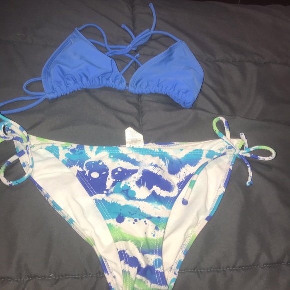 2 bathing suits - Picture 5 of 5